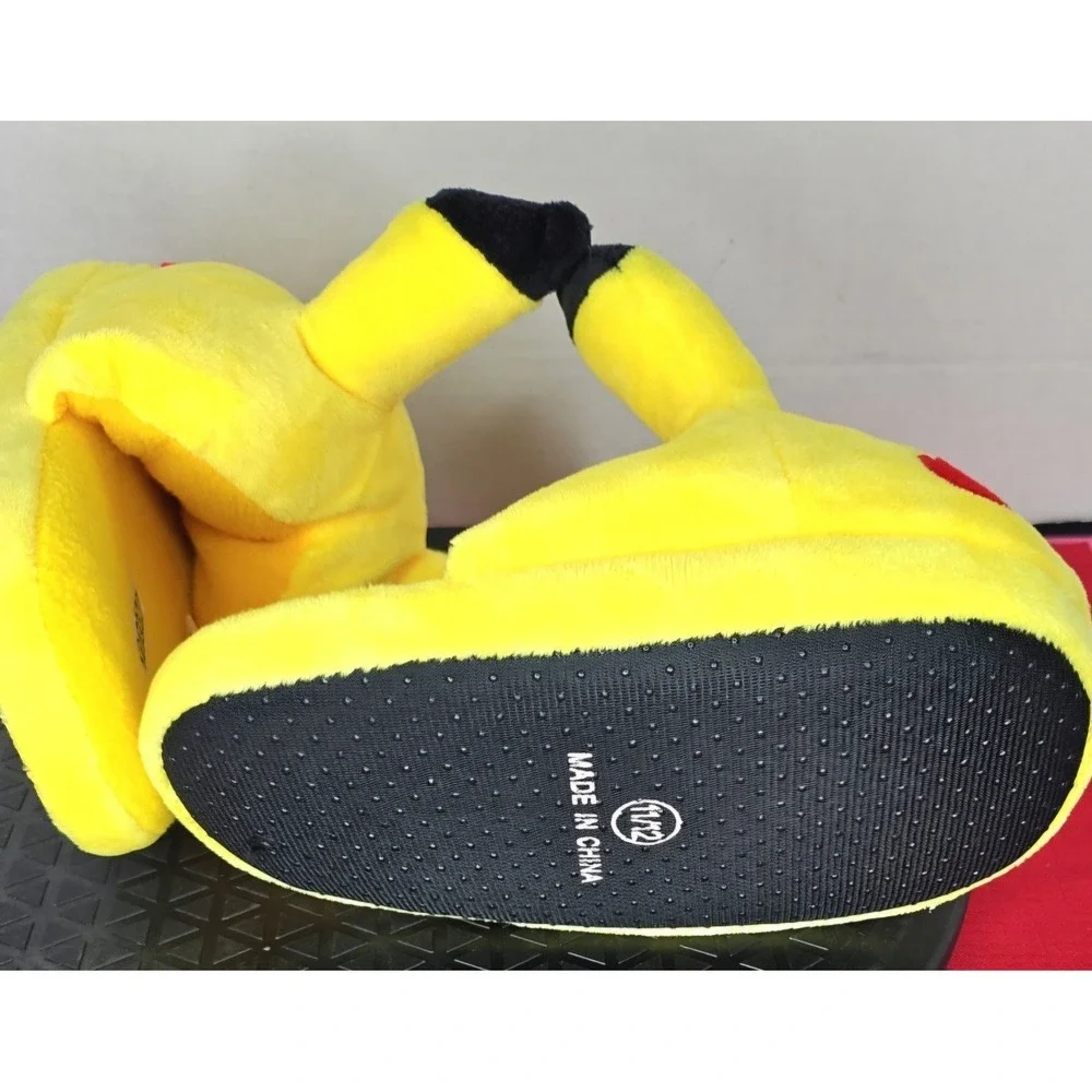 Big Kid's Pikachu Pokémon Slippers Size‎ 11/12 NWOT'S Yellow